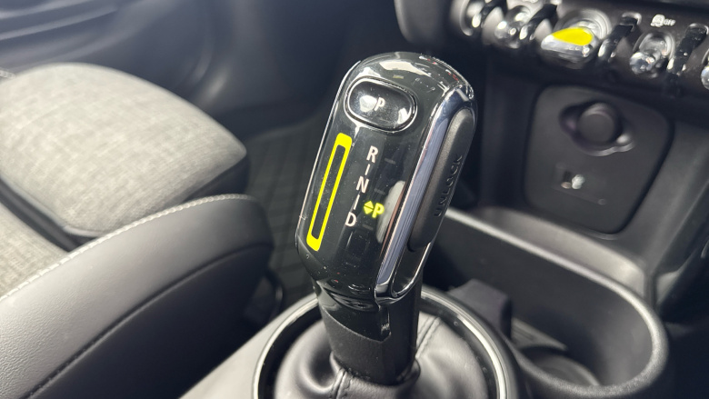 MINI Hatchback 135kW Cooper S Level 2 33kWh 3dr Auto Electric Hatchback